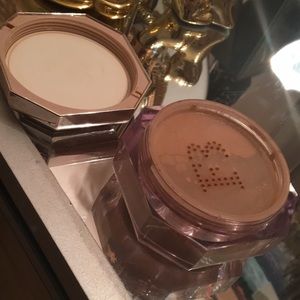 Fenty beauty powder in “Nutmeg”